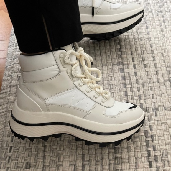 New Tory Burch Adventure Hiker Mesh Bootie Boots Ivory/ Black Size 8 - Picture 2 of 5